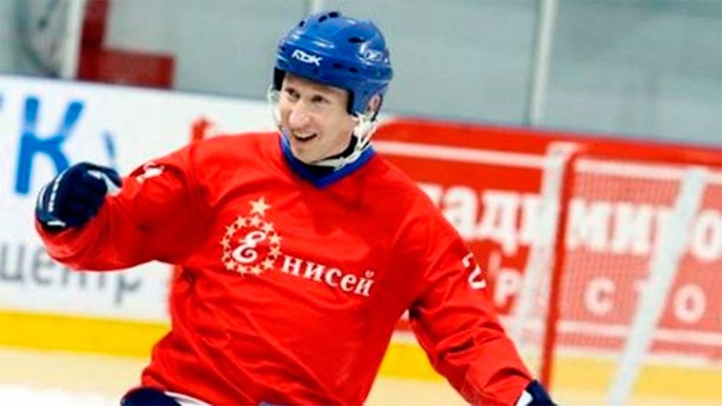 Хоккейный «Енисей» обыграл столичное «Динамо» в первом матче полуфинала